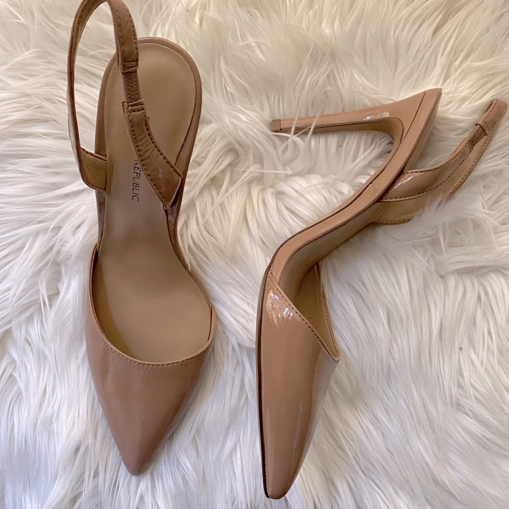 Banana Republic Nude Patent Heel Slingbacks